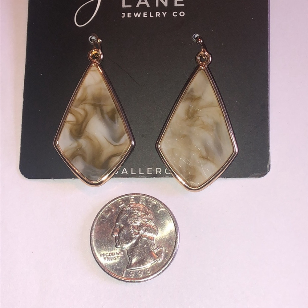 Jasmine Lane Marbled Gold Tone and Cream Dangle Drop Boho Earrings - Picture 4 of 6